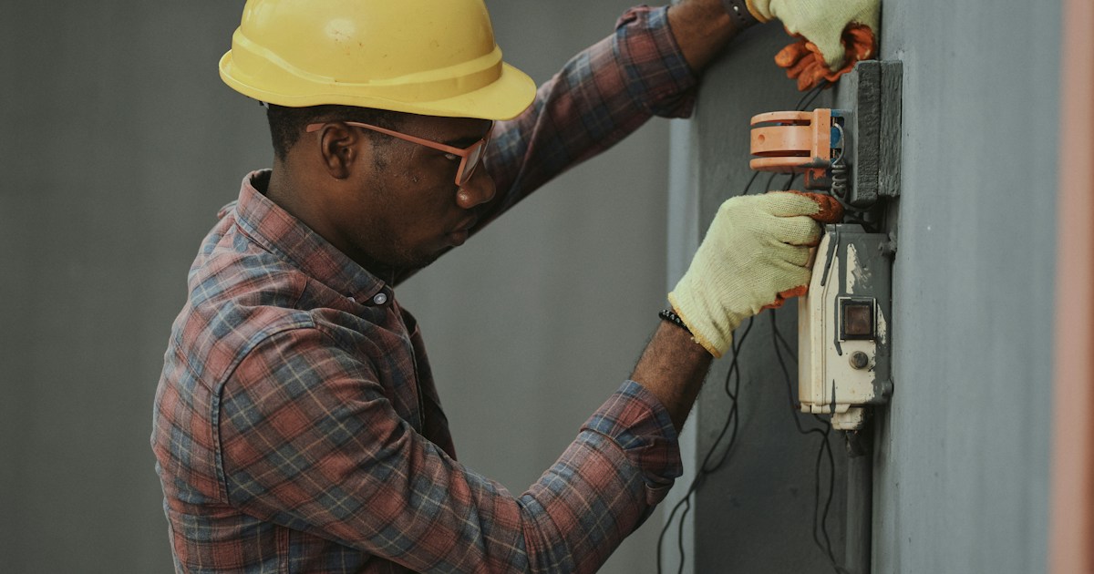 Electrician Google Ads benchmarks for 2026: real CPCs
